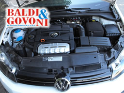 Vano motore Volkswagen Golf iniezione diretta con installato l'impianto gpl Vialle LPdi