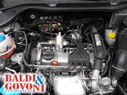 Vano motore Volkswagen Polo 1200cc TSI ad iniezione diretta con installato l'impianto gpl Vialle LPdi